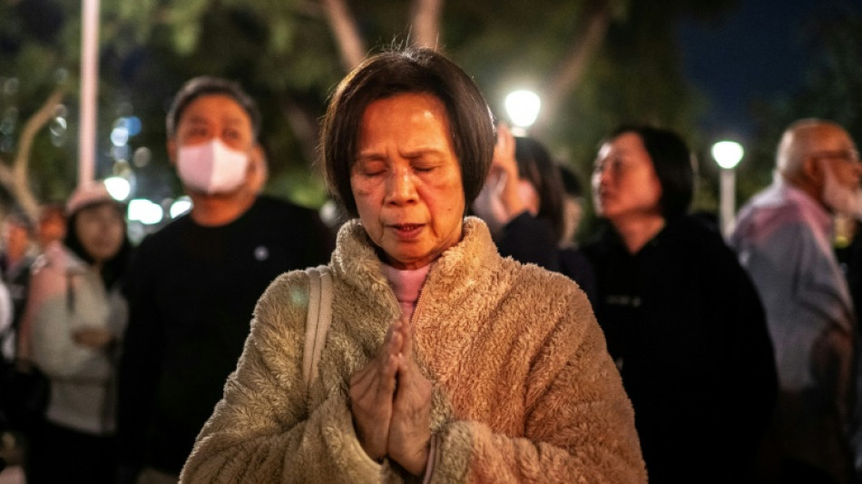 Hong Kong inicia tr&ecirc;s d&iacute;as de luto ap&oacute;s inc&ecirc;ndio que deixou mais de 120 mortos