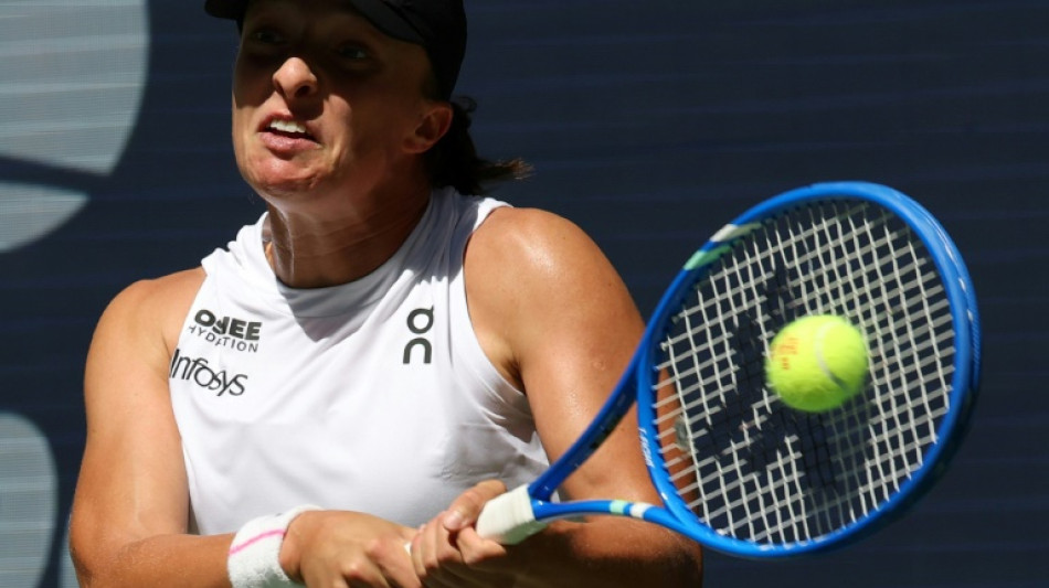 Swiatek swats Arango to reach US Open second round