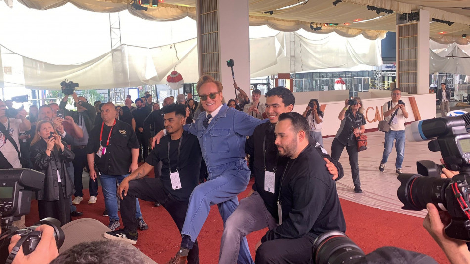 Oscar 2026, srotolato il tappeto rosso a Hollywood