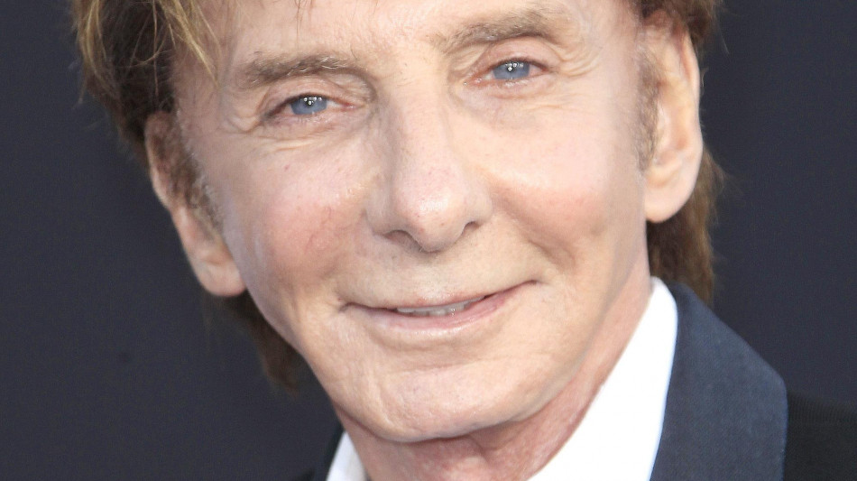 Il cantante americano Barry Manilow annuncia di avere un cancro ai polmoni