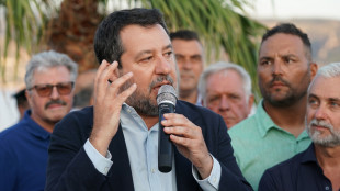 Salvini, sgombro Leoncavallo, finalmente si cambia. Afuera!