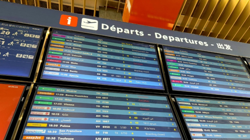 Panne à l'aéroport de Paris-Orly, 130 vols supprimés dimanche, pas d'annulation prévue lundi à ce stade