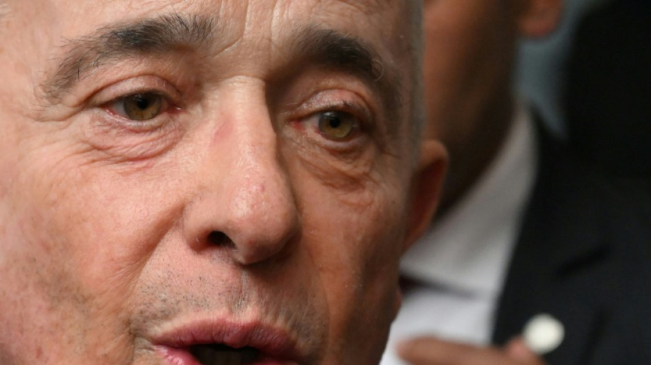 Condenan a un exabogado de Álvaro Uribe a siete años de prisión domiciliaria por soborno en Colombia