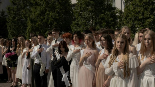 Fin de l'école entre crainte et fierté pour les élèves ukrainiens
