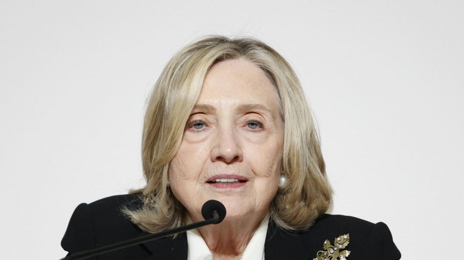 Hillary Clinton, Commissione dovrebbe indagare su Trump non su di me