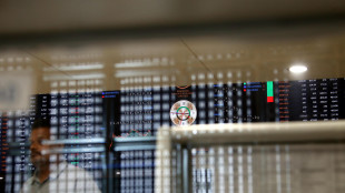 Petrolio in calo, mercati valutano prospettive per Ucraina