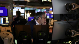 Wall Street évolue en petite hausse, espère des surtaxes douanières allégées sur le secteur automobile