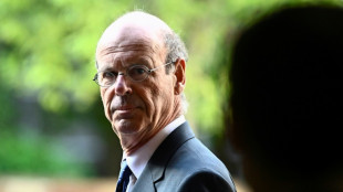 Déport d'Eric Lombard: un casse-tête inédit pour le gouvernement