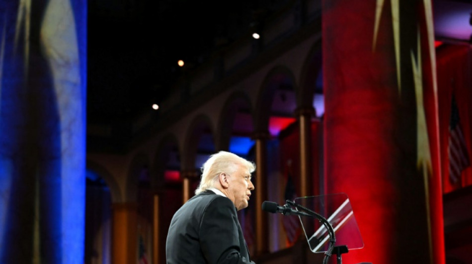 La guerre des droits de douane s'enflamme et fait plonger les march&eacute;s mondiaux