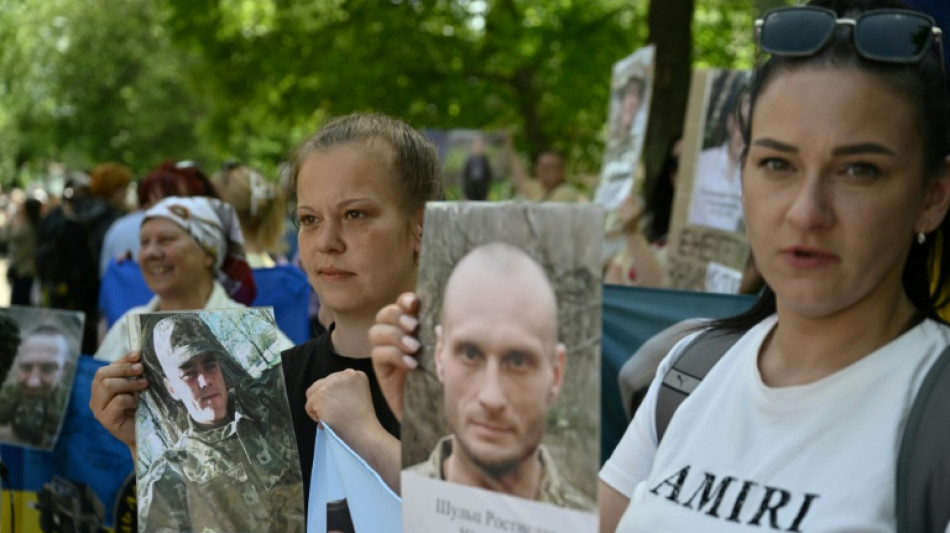 Attaque russe massive sur Kiev à l'aube d'un deuxième échange de prisonniers