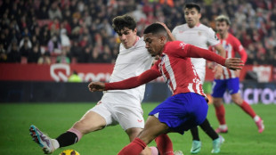 El Bar&ccedil;a salva un empate y el Atl&eacute;tico pierde en Sevilla