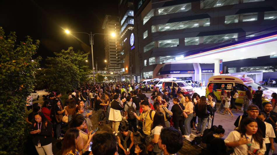 Sisma nelle Filippine, il bilancio sale a 26 morti e 147 feriti