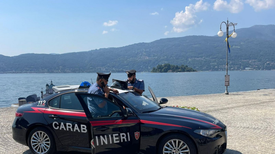 Tiro al bersaglio verso turisti dal balcone, denunciato a Stresa