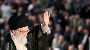 Afluencia masiva de fieles en el funeral del ayatol&aacute; iran&iacute; Al&iacute; Jamenei en Teher&aacute;n
